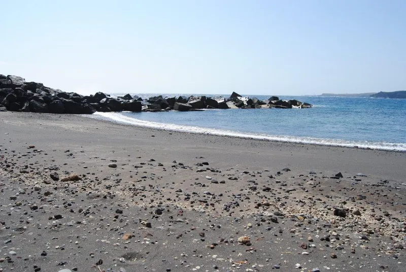 Black sand, pebbles and a boulder breakwater at Playa de Las Eras, Fasnia